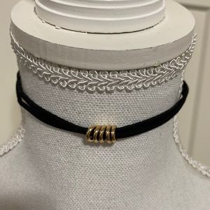 NWOT 15” Black & Gold Tone 5 Rings Choker Necklace!